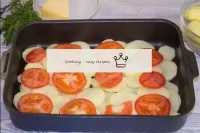 Die Hälfte der gehackten Tomaten gleichmäßig über ...