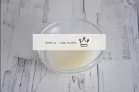 How to make a glaze? Mix the icing sugar with the ...