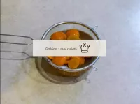 Start by making the filling. Apricots can be used ...