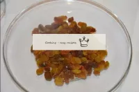 Rinse the raisins well, scald with boiling water. ...