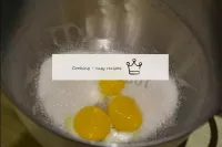 Separate the yolks from the proteins, pour sugar i...