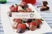 比利时巧克力中的草莓...