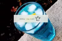 Cocktail con blue curasao...