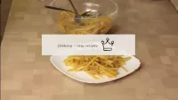 La salade de pommes de terre en coréen est prête. ...