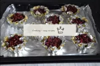 Cover the baking sheet with foil, put molds with b...