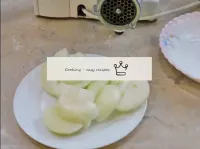 Peel the onions and rinse in cold water. So that t...