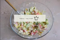 Ensalada clásica de cangrejo con pepino listo! Ref...