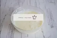 Coloque a gelatina derretida. Mais cinco minutos. ...