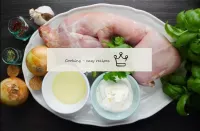 How to bake a braised rabbit with sour cream in th...