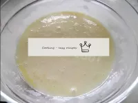 凝縮した牛乳（沸騰していない）を入れ、よく混ぜる。...