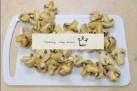 Rinse champignons from dirt and cut. Cut large cha...