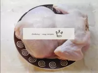 砕いたオーブンでニンニクの鶏を焼く方法は？流水で鶏肉全体をすすぎ、ペーパータオルで乾かします。...