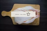 كيف تخبز الدجاج في الفرن بورق القصدير بالكامل ؟ با...