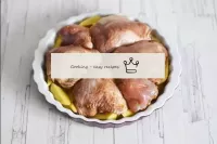 Tirate fuori i fianchi di pollo dalla marineria e ...