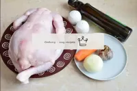 如何在自己的果汁中烘烤雞肉？為此做好一切必要的準備。雞肉的任何部分-小腿，臀部或翅膀-都可用於烘烤。...