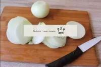 Peel onions from husks. Rinse it and the knife und...