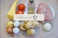 如何將雞胸與蘑菇、西紅柿和奶酪一起烘烤？為此準備所有必要的成分。任何人都可以使用蘑菇。我會用新鮮的香...