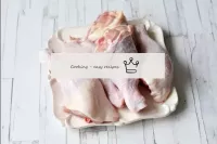 Rincez bien les tibias de poulet et séchez-les. ...