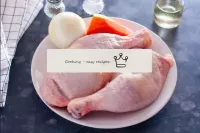 Come si fa una classica gallina al pollo? Per cuci...