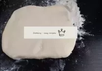 Rivestite la pasta con uno spessore di 1 cm Coprit...