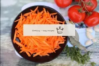 Coupez les carottes avec des barres ou frottez-les...