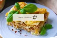 Lasagne classique avec de la viande hachée dans le...