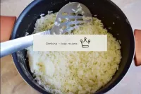 Zuerst müssen Sie den Reis kochen. Waschen Sie ihn...