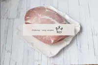 Das Fleisch waschen und mit Papiertüchern gut troc...