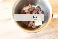 Mix butter, chocolate (30gr), melt in a water bath...