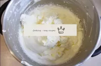Pour préparer la crème, mélanger la crème, avec au...