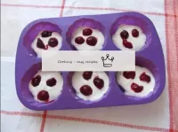 We put the berries in each mold. It is very import...