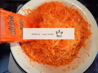 Wash the carrots in running water with a brush, pe...