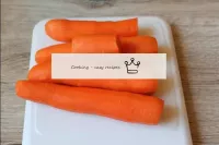 Maintenant, mélangez la pâte. Prenez des carottes ...