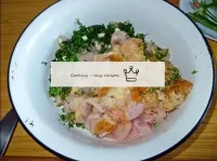 Fold the chopped chicken meat into a bowl, pour ge...