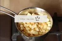 Mettez-le sur la cuisinière. Si les pommes ne sont...