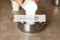 Para los merengues de caramelo para mousse, coloqu...