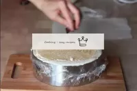 Mettez le gâteau au même niveau, enlevez le surplu...