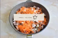 Añadir las verduras trituradas a la sartén de la c...
