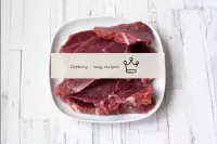 Cut the beef into slices no more than 1cm thick. T...
