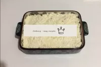 Komplettiert alle Schicht geriebenen Käse mit Mayo...