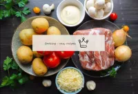 ジャガイモとキノコでフランス語で肉を作る方法は？レシピに記載されているすべての製品を準備します。どの...
