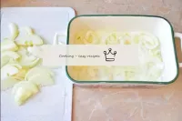 Peel, rinse and cut the onions into half rings. Fo...