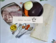 Productos para preparar el plato. Baraña, cerdo, c...