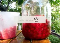 Wash the cherries well in running water, dry with ...