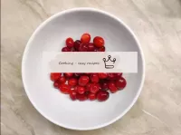 It is believed that frozen cranberries are best su...