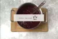 Mettre le sucre et l'amidon dans la purée de ceris...