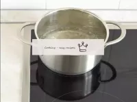 Préparez une crème protéinée. Dans une casserole, ...