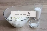 Produits pour la crème. Prendre de la crème à part...