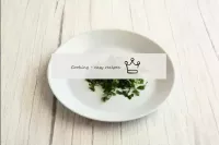 Cozinhe-o, para que a salada não seja atingida por...