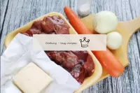 How to make chicken liver pate with carrots and on...